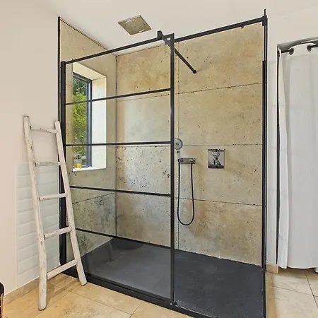 A Camerina 4*