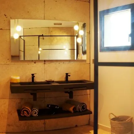 A Camerina Guest house